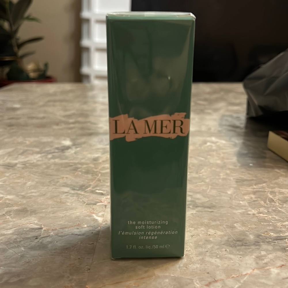 La Mer “the moisturizing soft lotion” 1.7 oz/ 50 ml